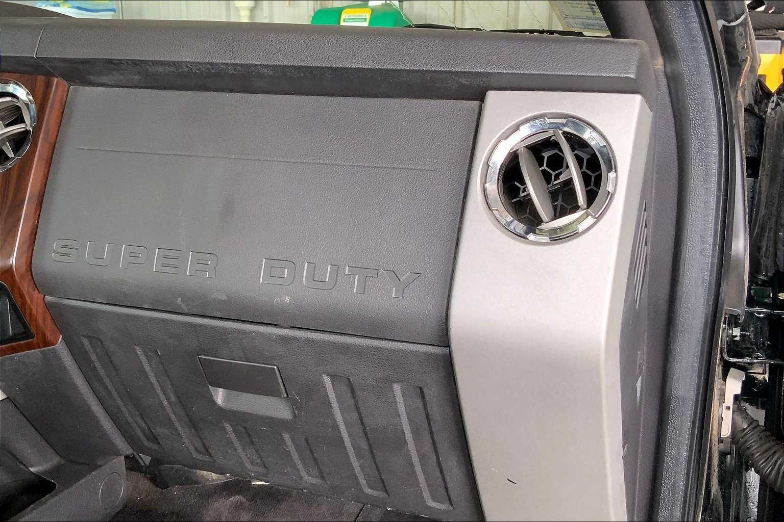 2015 Ford F-350 Lariat photo 17