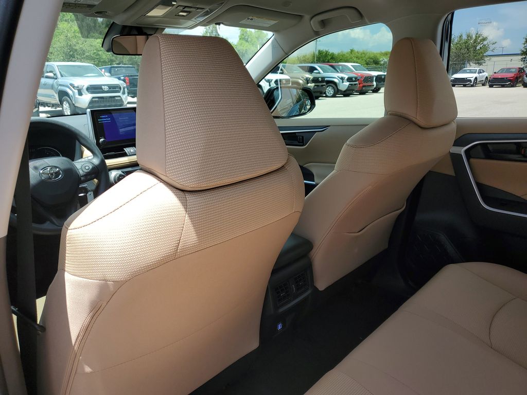 2025 Toyota RAV4 Hybrid LE photo 17