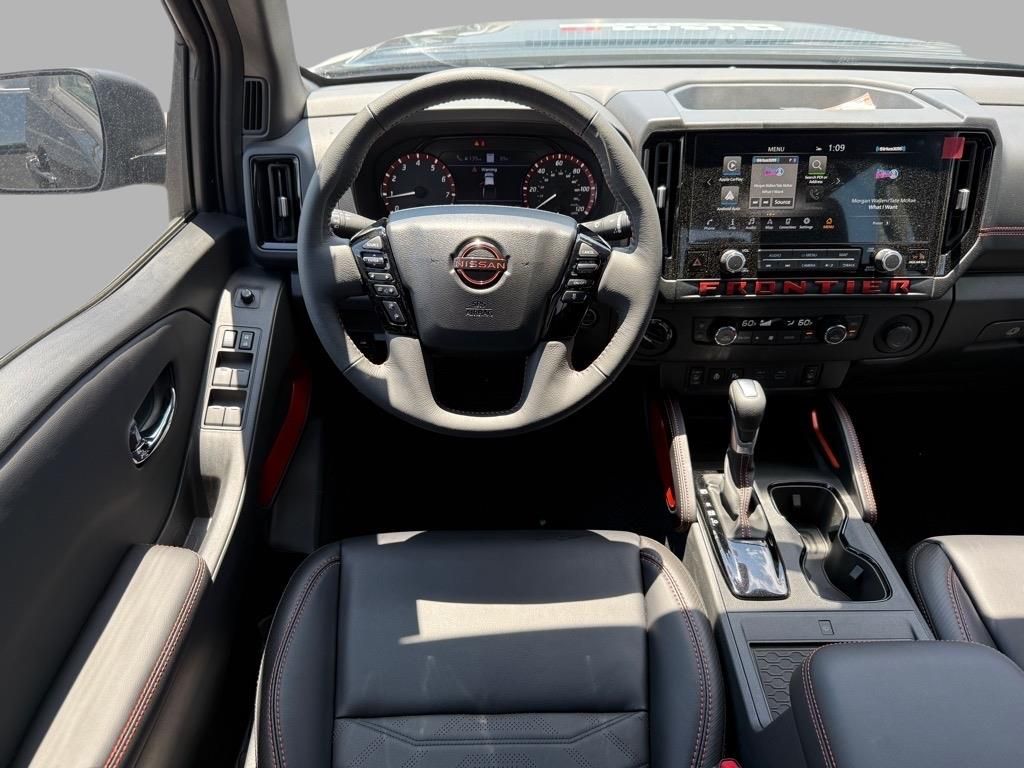 2025 Nissan Frontier PRO-4X photo 4