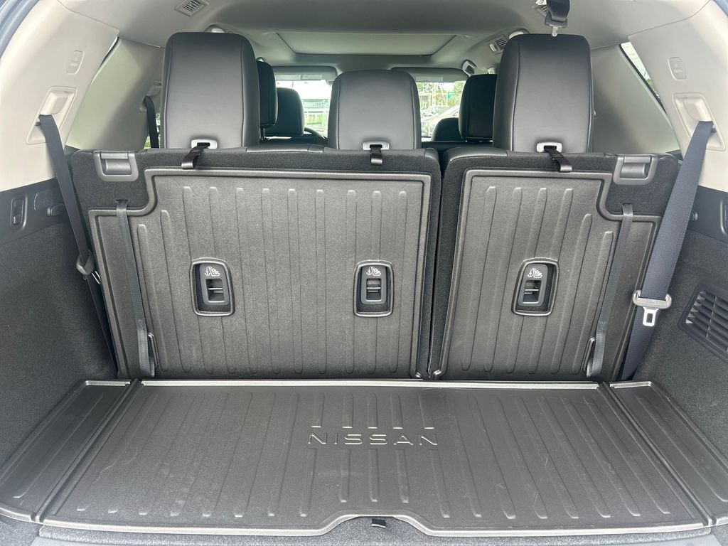 2025 Nissan Pathfinder Platinum photo 4