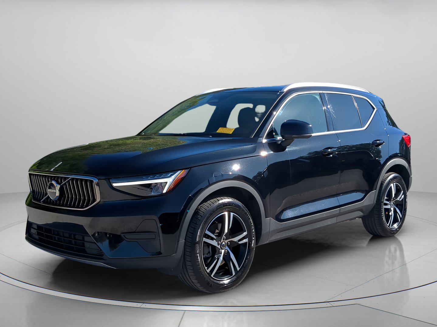 2025 Volvo XC40 Core's photo