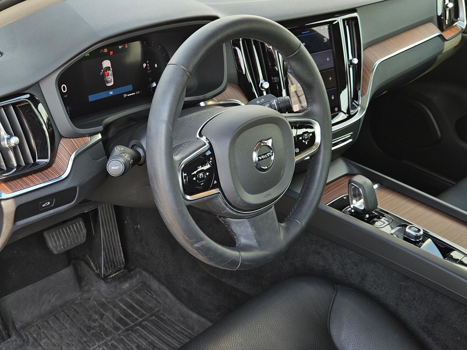 2024 Volvo S60 B5 AWD Plus photo 26