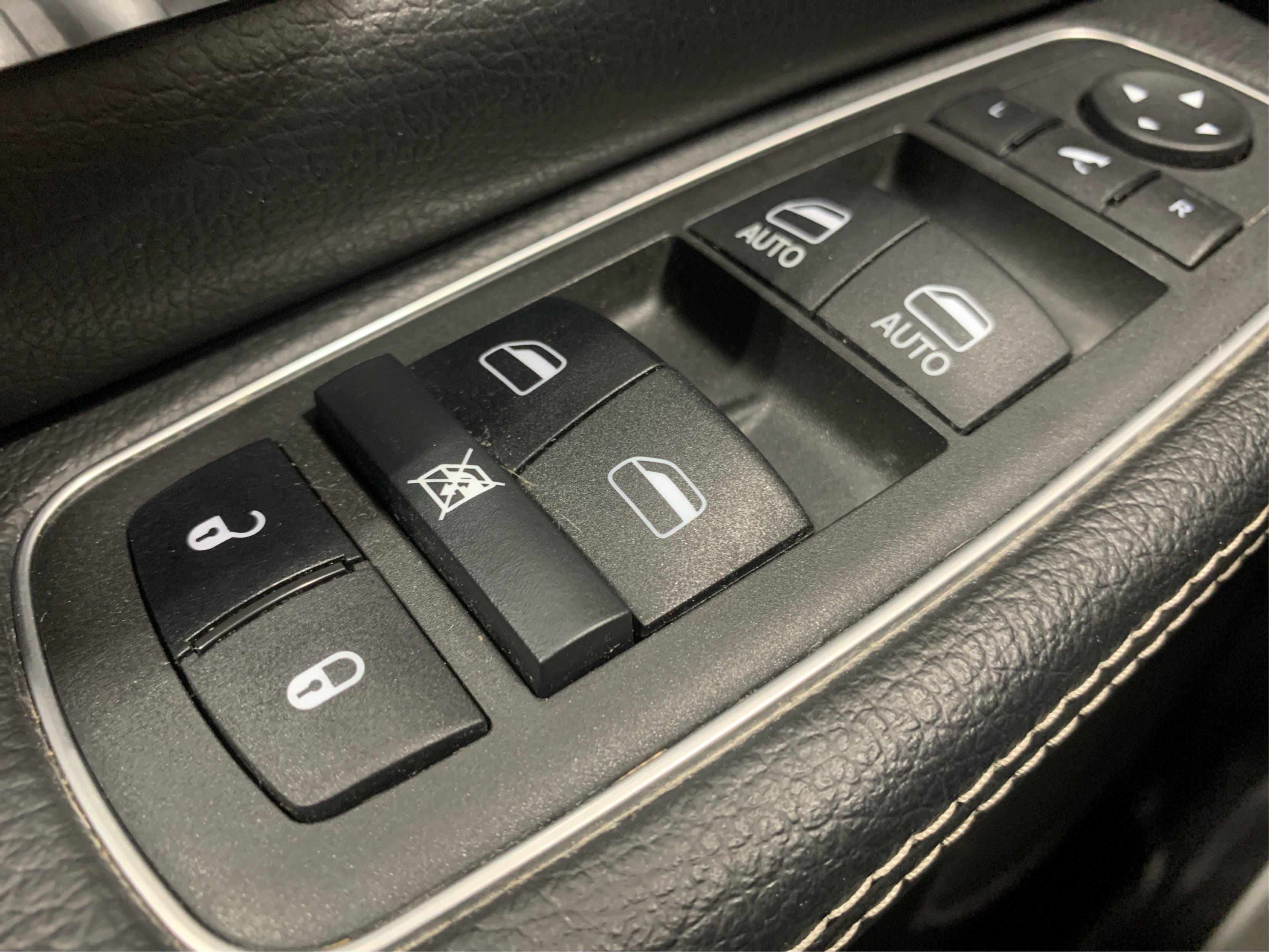 2022 Ram 1500 Laramie photo 12