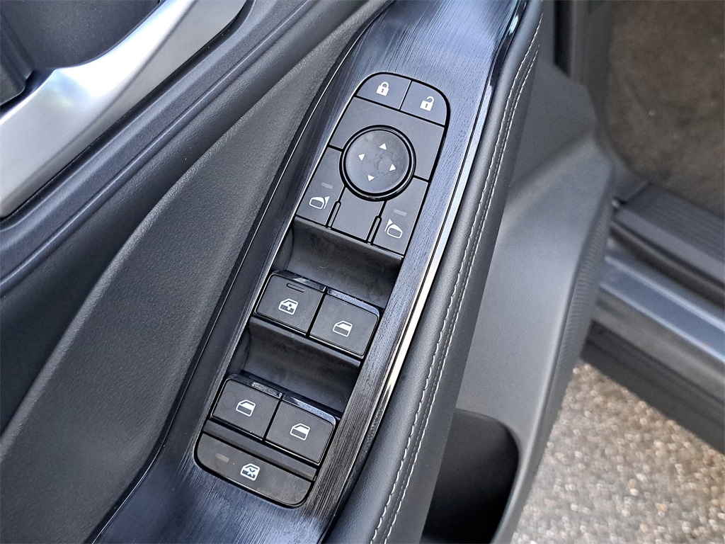2026 Nissan Rogue SV photo 21