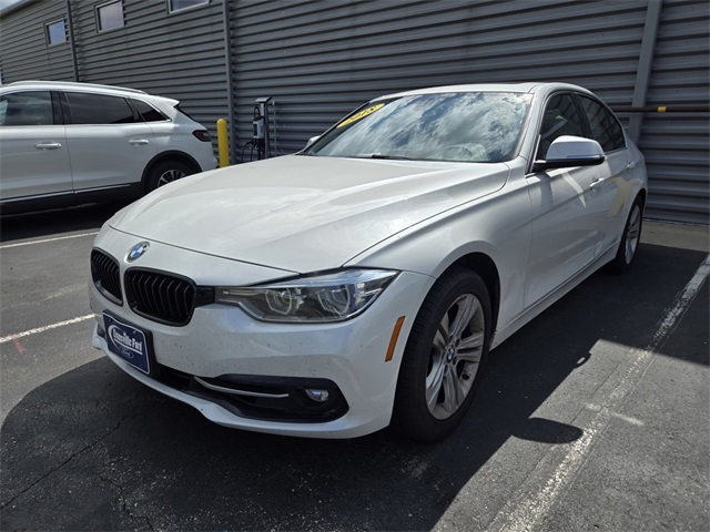 2018 Bmw 330i Sedan photo 2