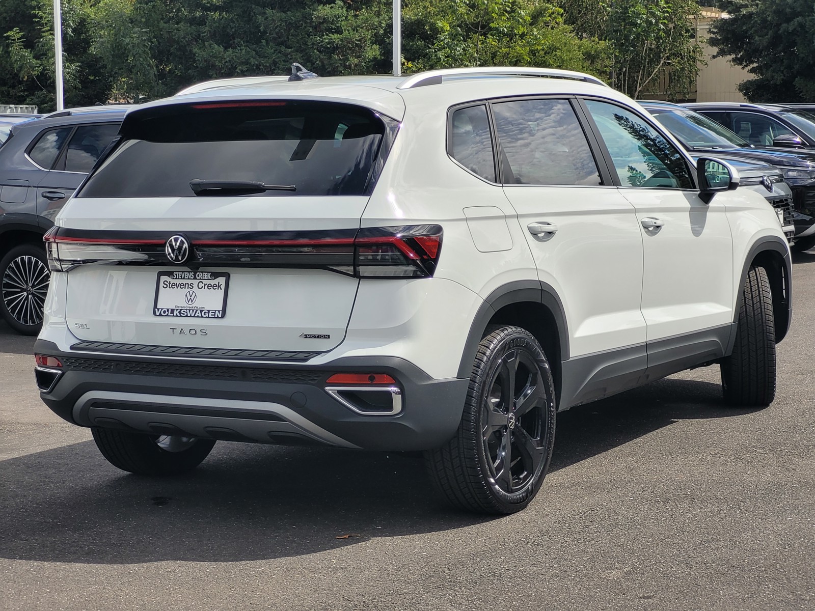 2025 Volkswagen Taos SEL photo 3