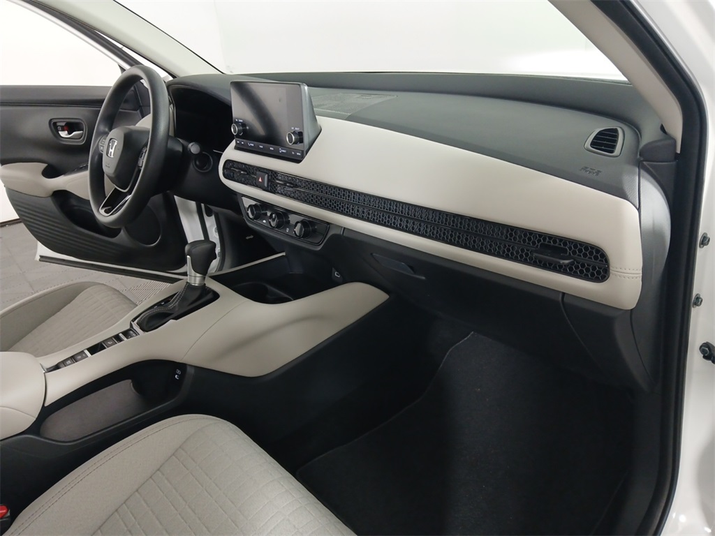 2025 Honda HR-V LX photo 17