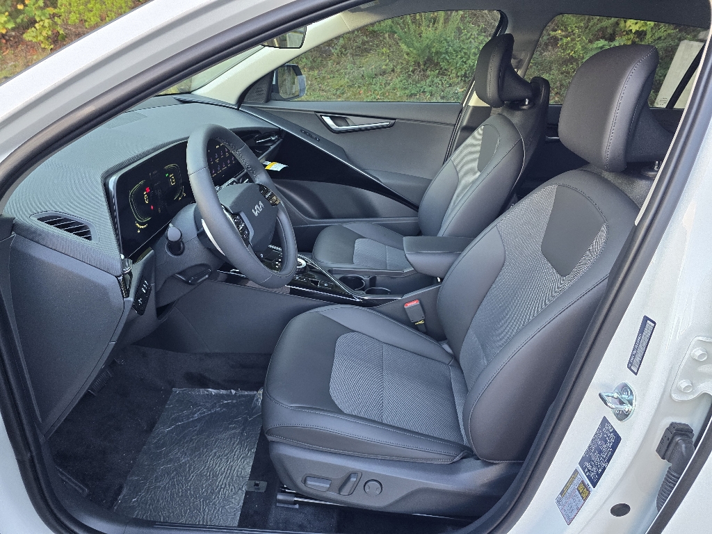 2025 Kia Niro Plug-In Hybrid EX photo 5