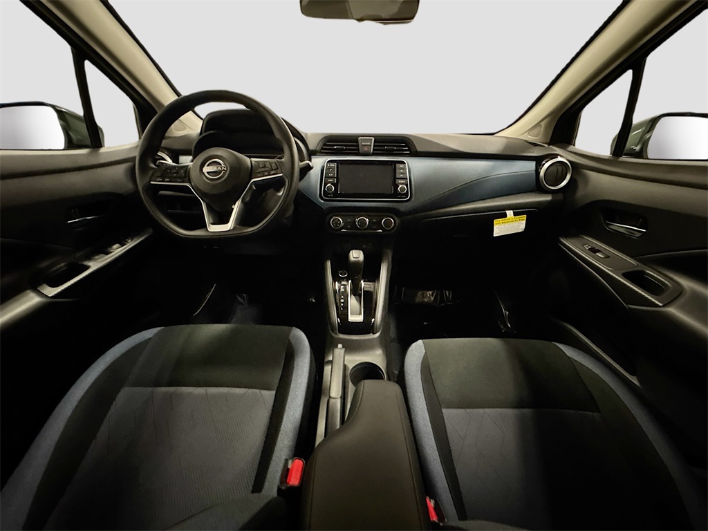 2025 Nissan Versa 1.6 SV photo 6