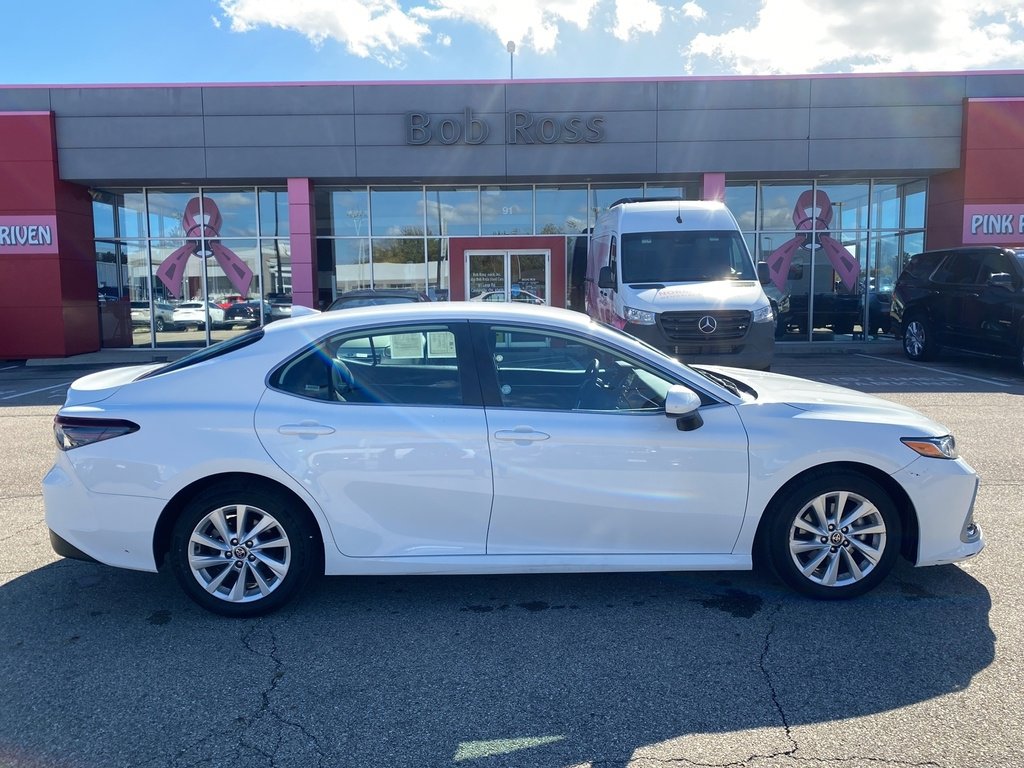 2023 Toyota Camry LE's photo