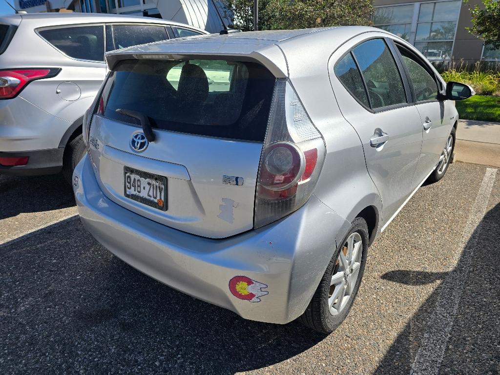 2013 Toyota Prius C Three photo 7