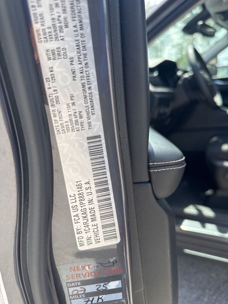 2023 Jeep Grand Cherokee Laredo photo 12