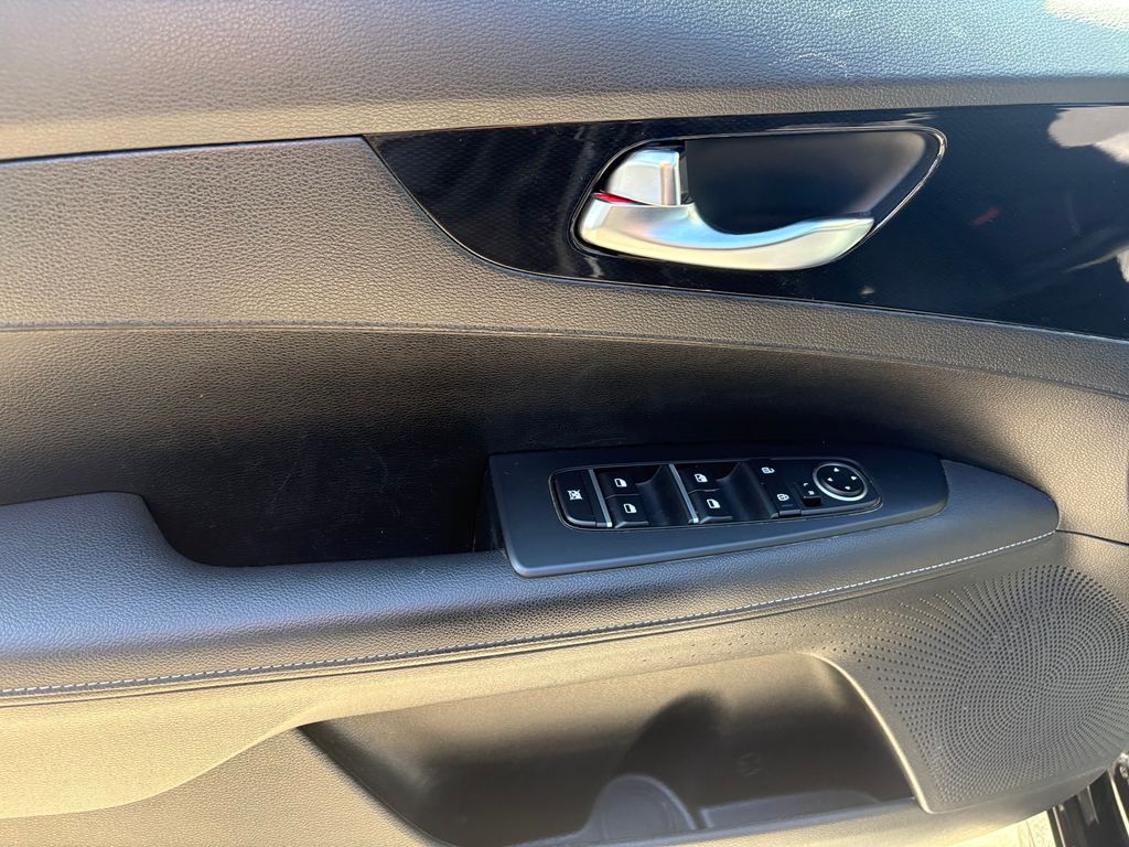 2024 Kia Forte GT-Line photo 13