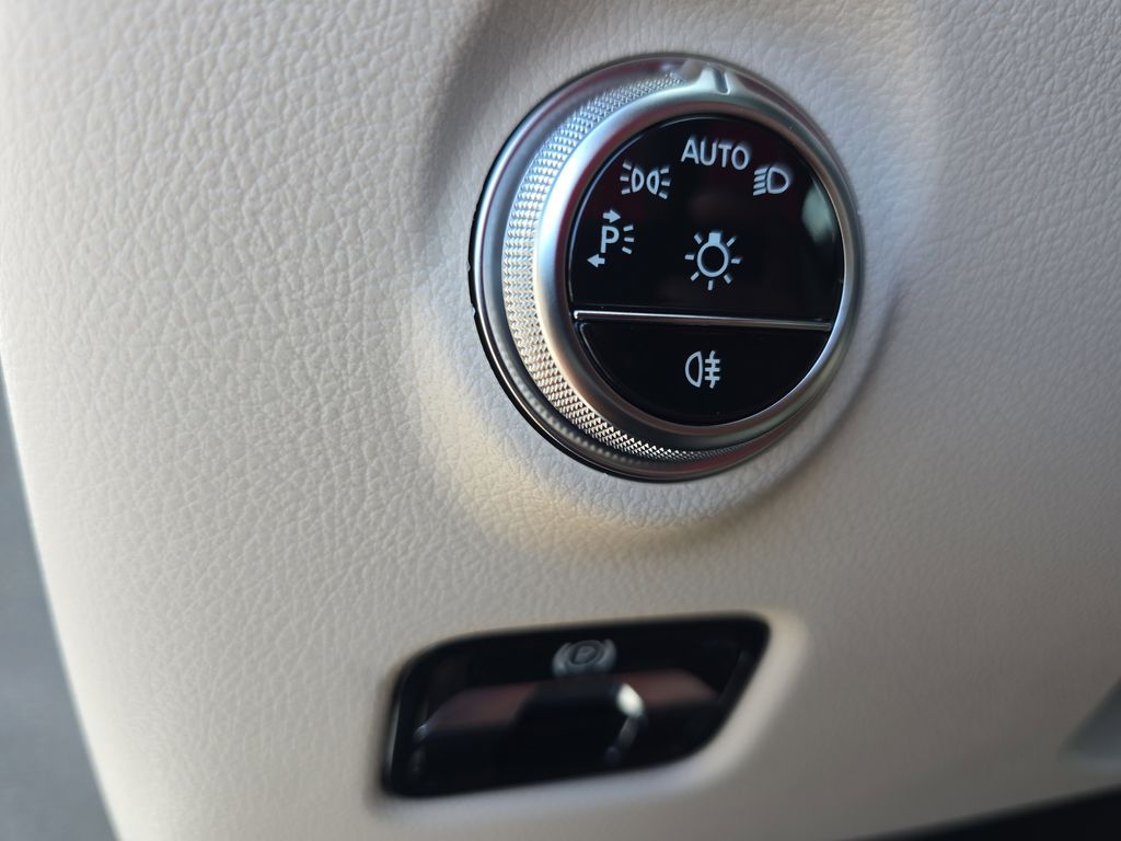 2025 Mercedes Benz C 300 photo 25