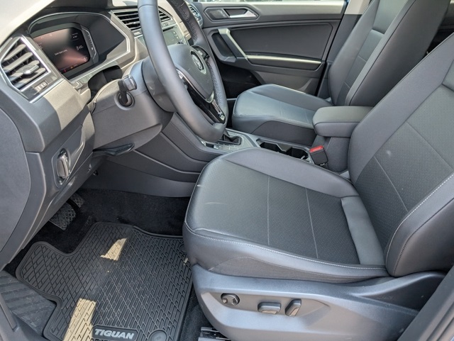 2020 Volkswagen Tiguan SEL photo 18