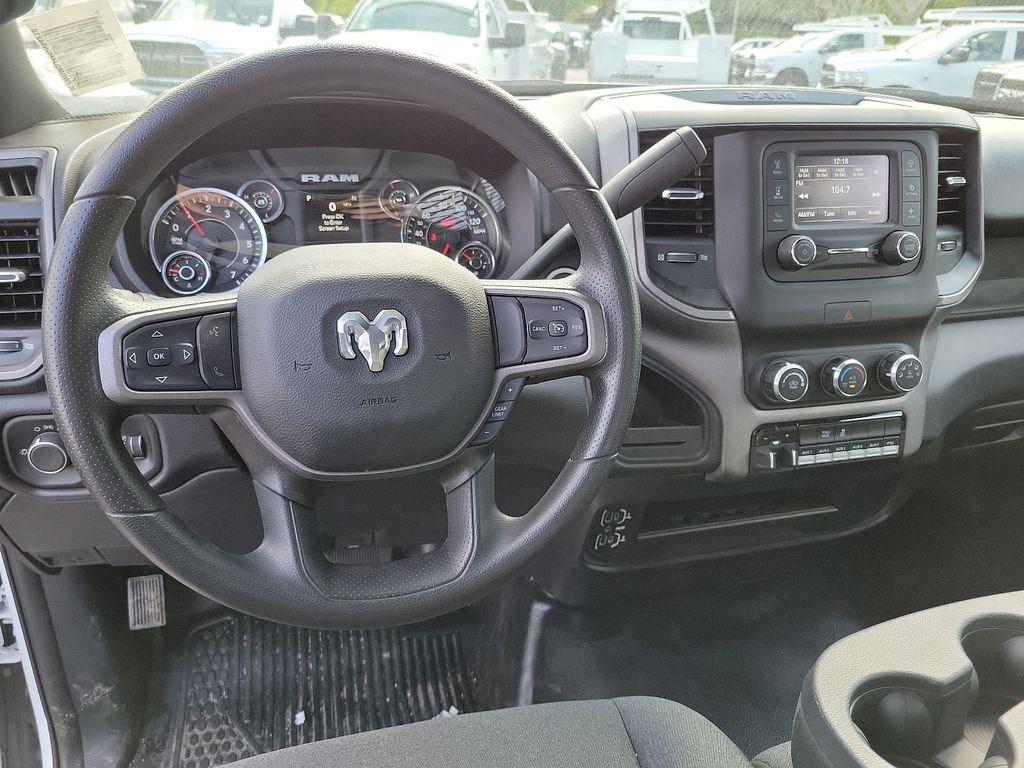 2023 Ram 5500 Tradesman photo 3