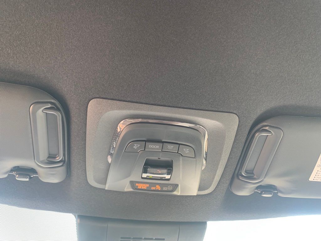 2025 Toyota Corolla Cross Hybrid SE photo 19