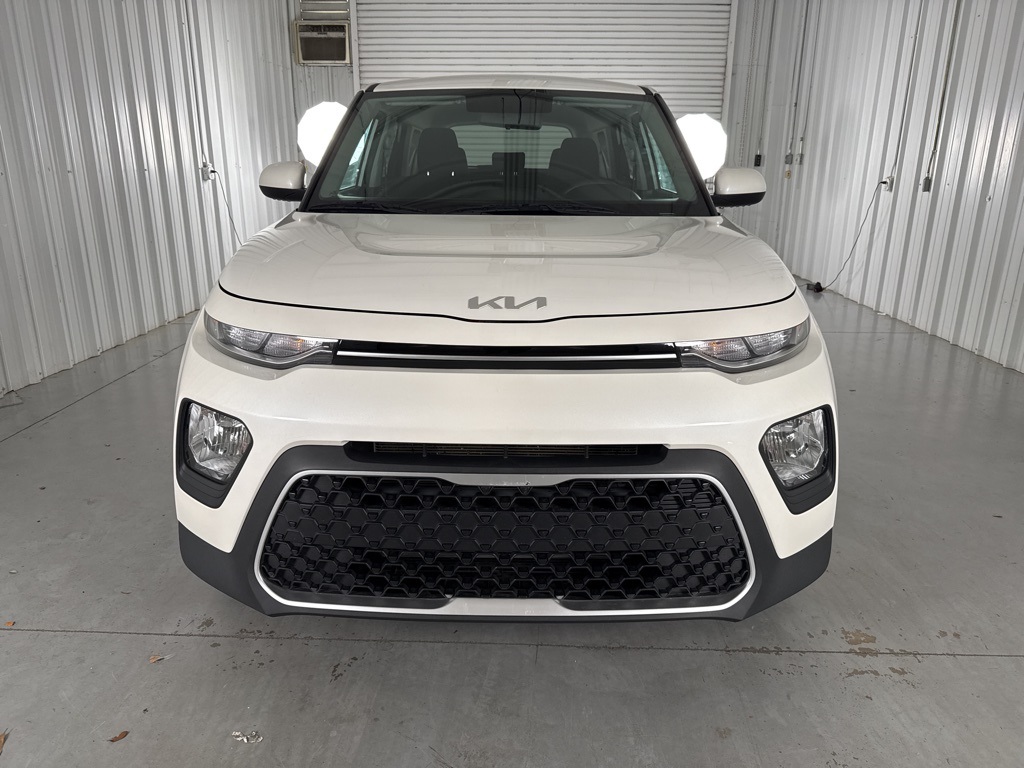 2022 Kia Soul LX photo 2