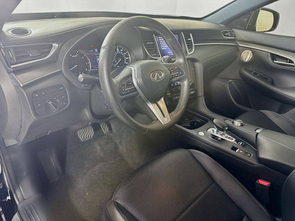 2023 Infiniti QX55 Essential photo 9