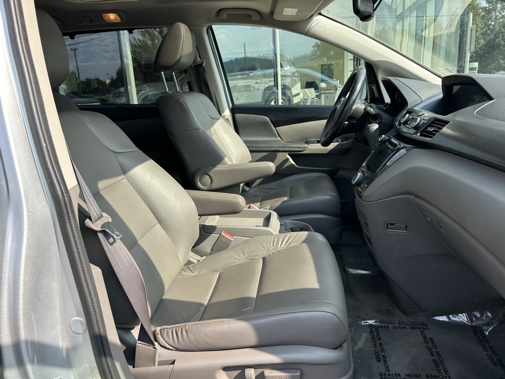 2015 Honda Odyssey Touring photo 29