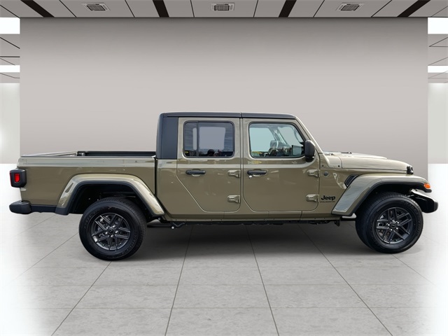 2025 Jeep Gladiator Sport S photo 2