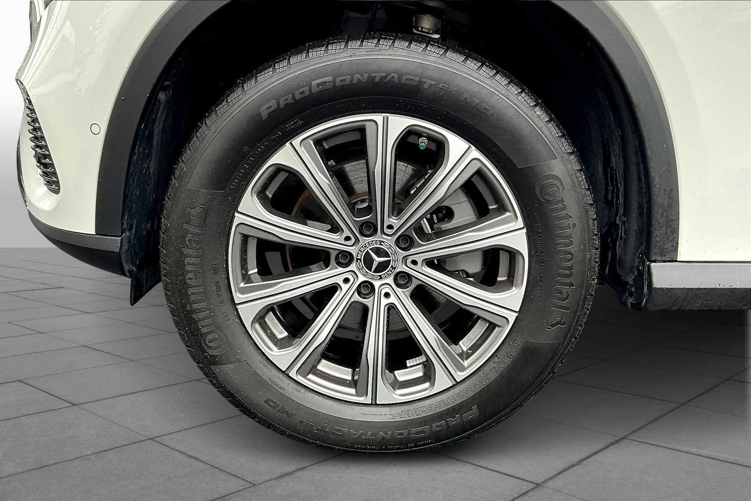 2024 Mercedes Benz GLC 300 4MATIC photo 3