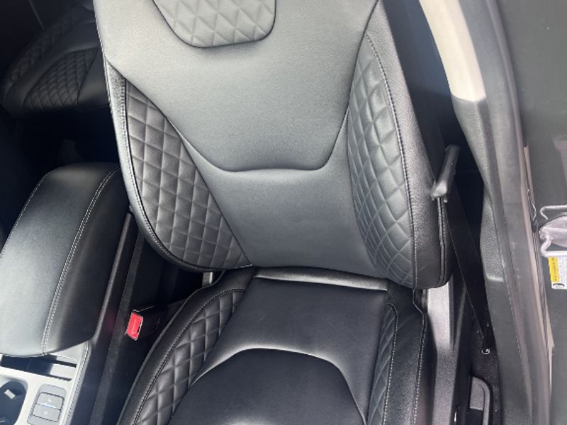 2024 Ford Edge Titanium photo 14