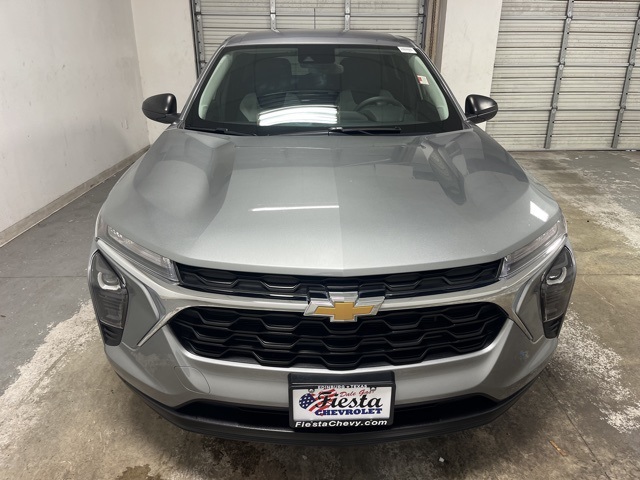 2024 Chevrolet Trax LS photo 2