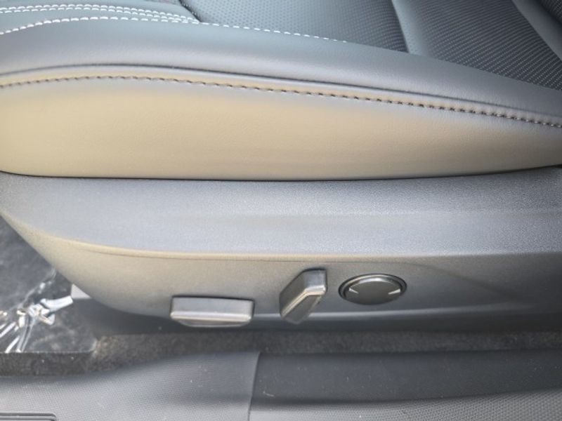 2025 Ford Mustang Mach-E Premium photo 7