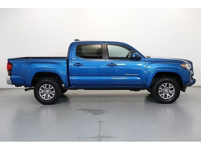 2018 Toyota Tacoma SR5's photo