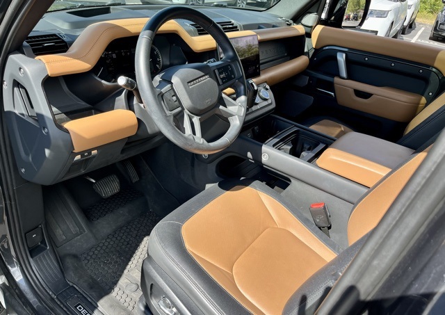 2023 Land Rover Defender 130 X-Dynamic SE photo 11