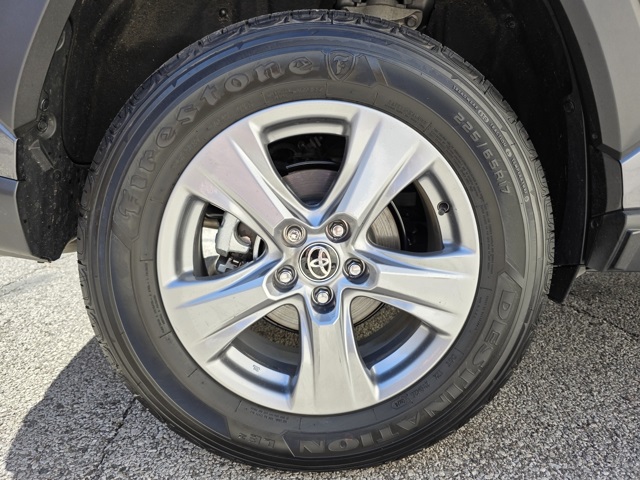 2024 Toyota RAV4 Hybrid XLE photo 24