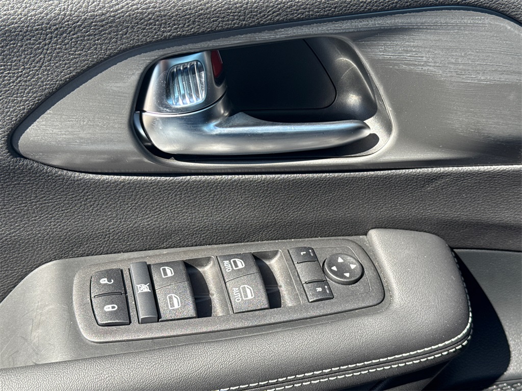 2025 Chrysler Voyager LX photo 28