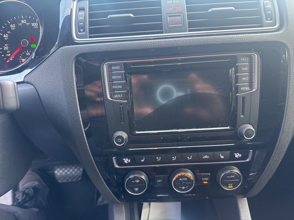 2017 Volkswagen Jetta 1.8T SEL photo 12
