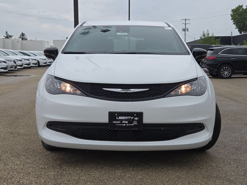 2026 Chrysler Voyager LX photo 4