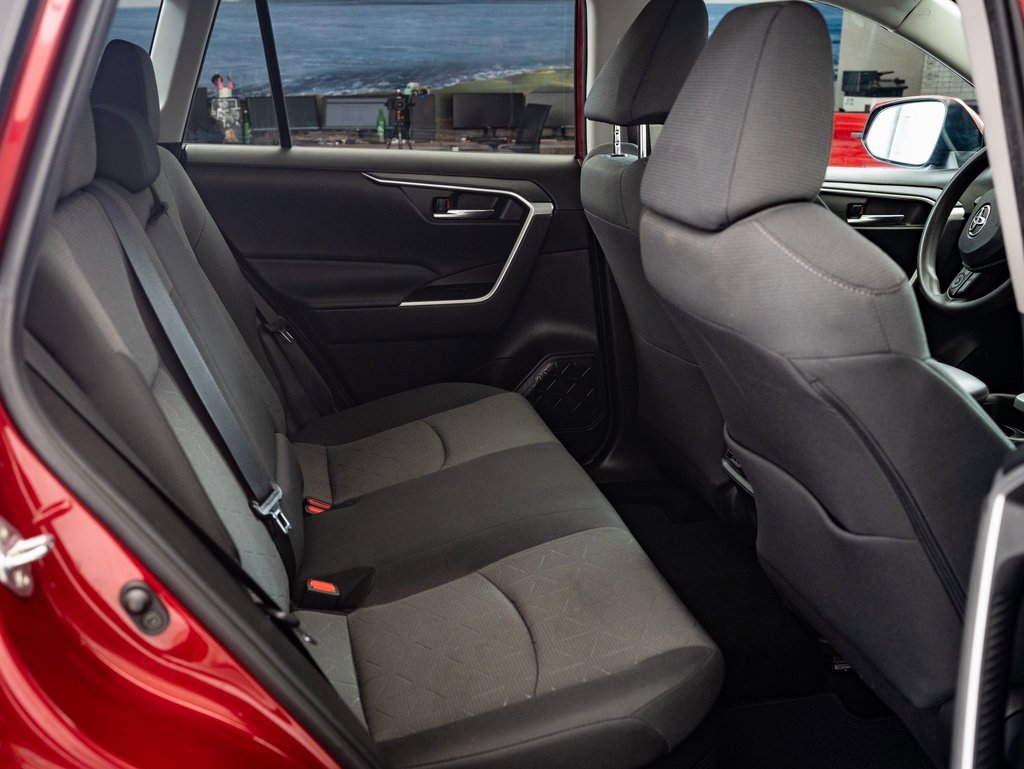 2021 Toyota RAV4 Hybrid XLE photo 36
