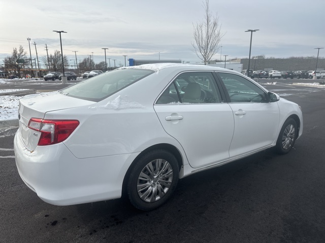 2012 Toyota Camry LE photo 3