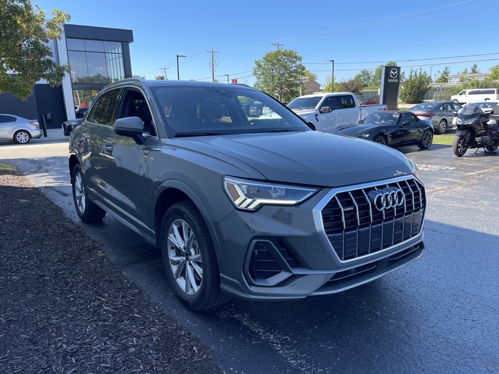2025 Audi Q3 S line Premium photo 4