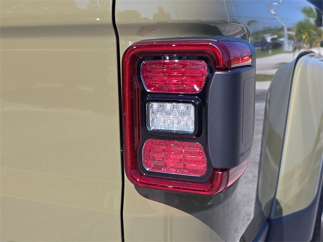 2025 Jeep Gladiator Sport S photo 7