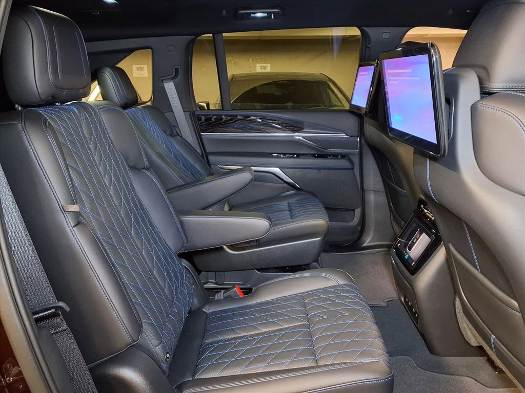 2026 Cadillac Escalade IQ Luxury photo 6