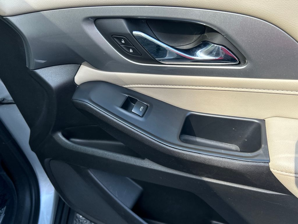 2022 Chevrolet Traverse LS photo 25