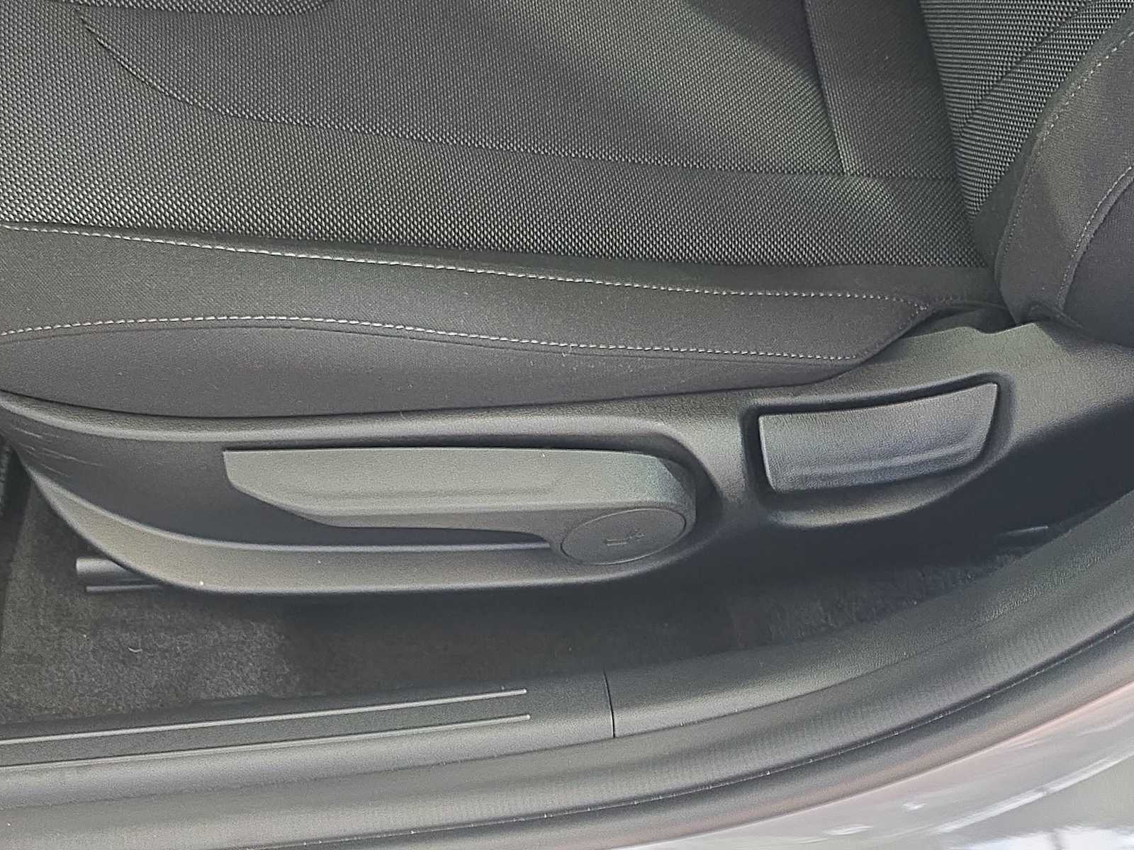 2025 Hyundai Elantra SE photo 18