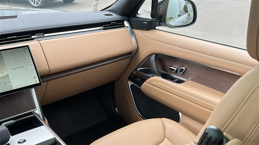 2025 Land Rover Range Rover SE photo 24