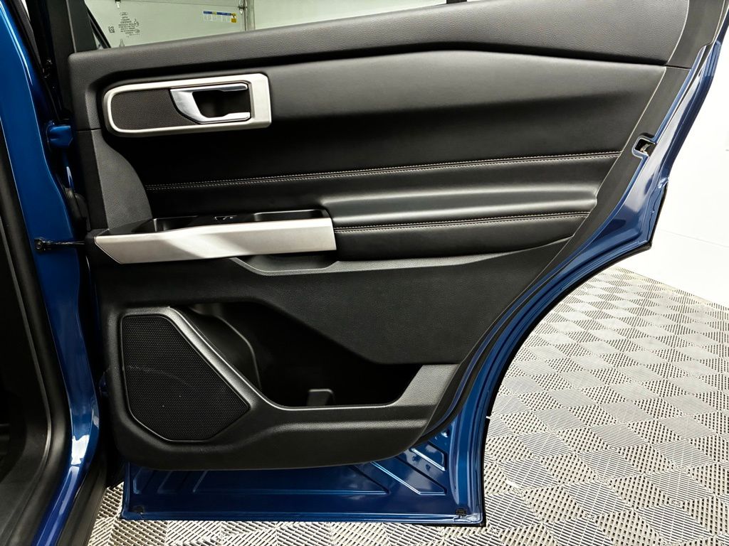 2023 Ford Explorer XLT photo 28