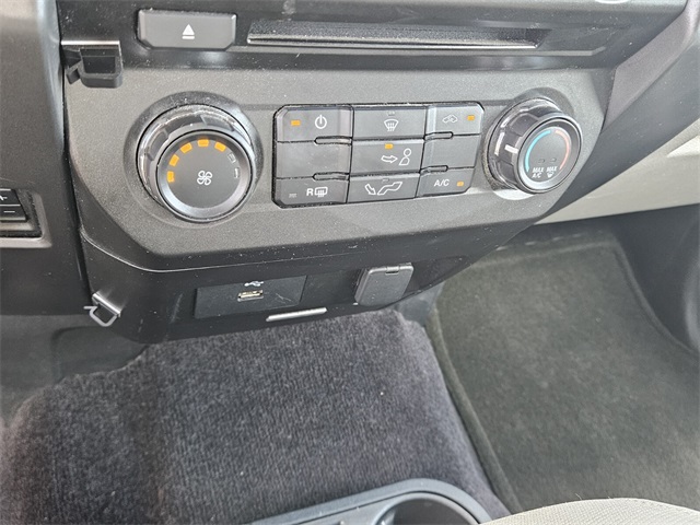 2017 Ford F-150 XLT photo 17