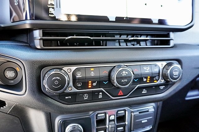 New 2025 Granite Crystal Metallic Clear-Coat Exterior Paint Jeep Willys image 36