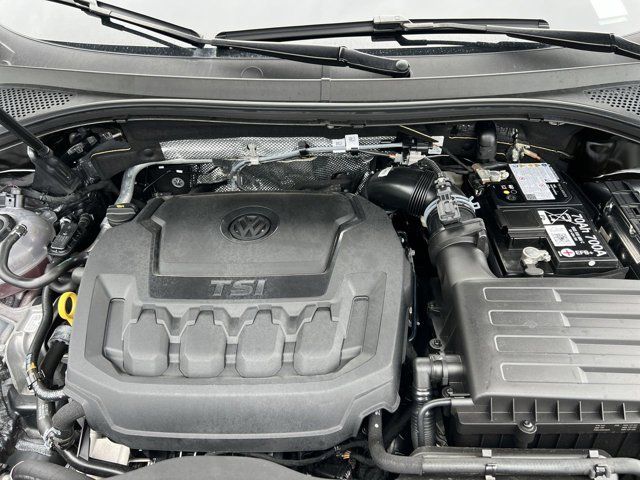 2024 Volkswagen Tiguan SEL R-Line photo 15