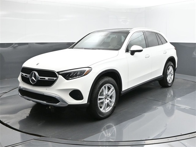 2025 Mercedes-Benz GLC Base's photo