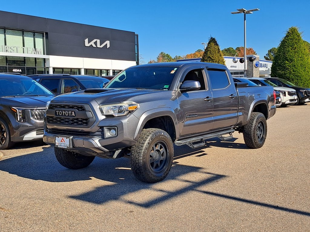 2017 Toyota Tacoma TRD Sport photo 2