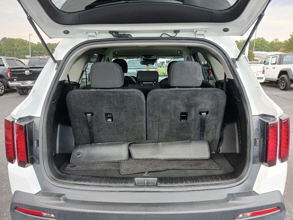 2023 Kia Sorento LX photo 9